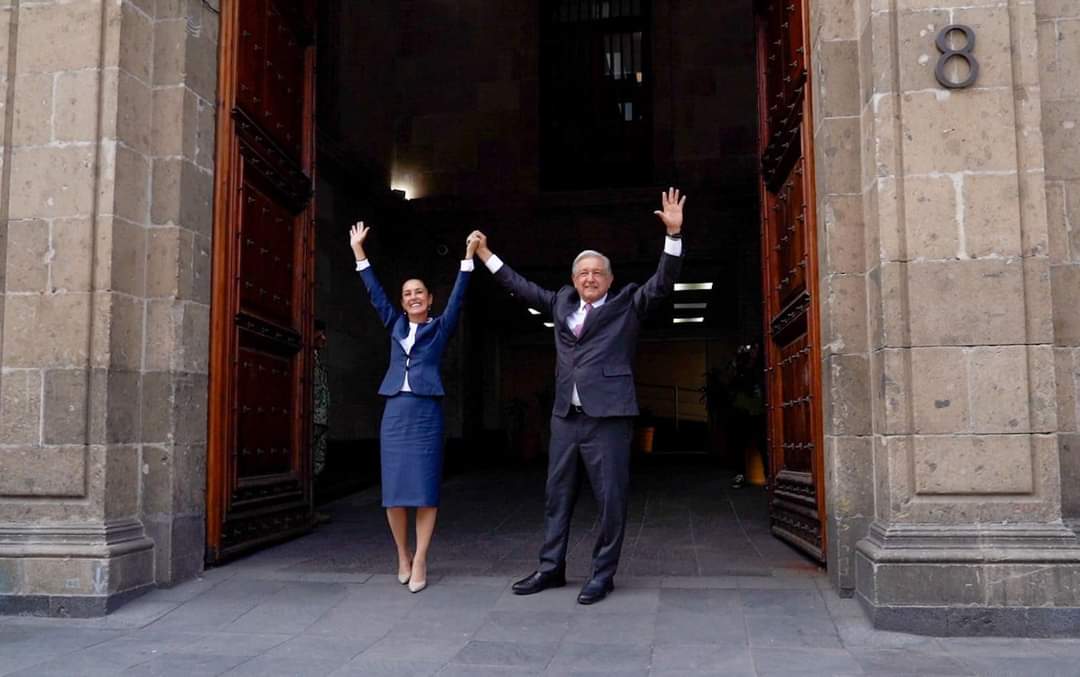 El abrazo de Claudia Sheinbaum y AMLO: así fue el primer encuentro de transición en Palacio Nacional