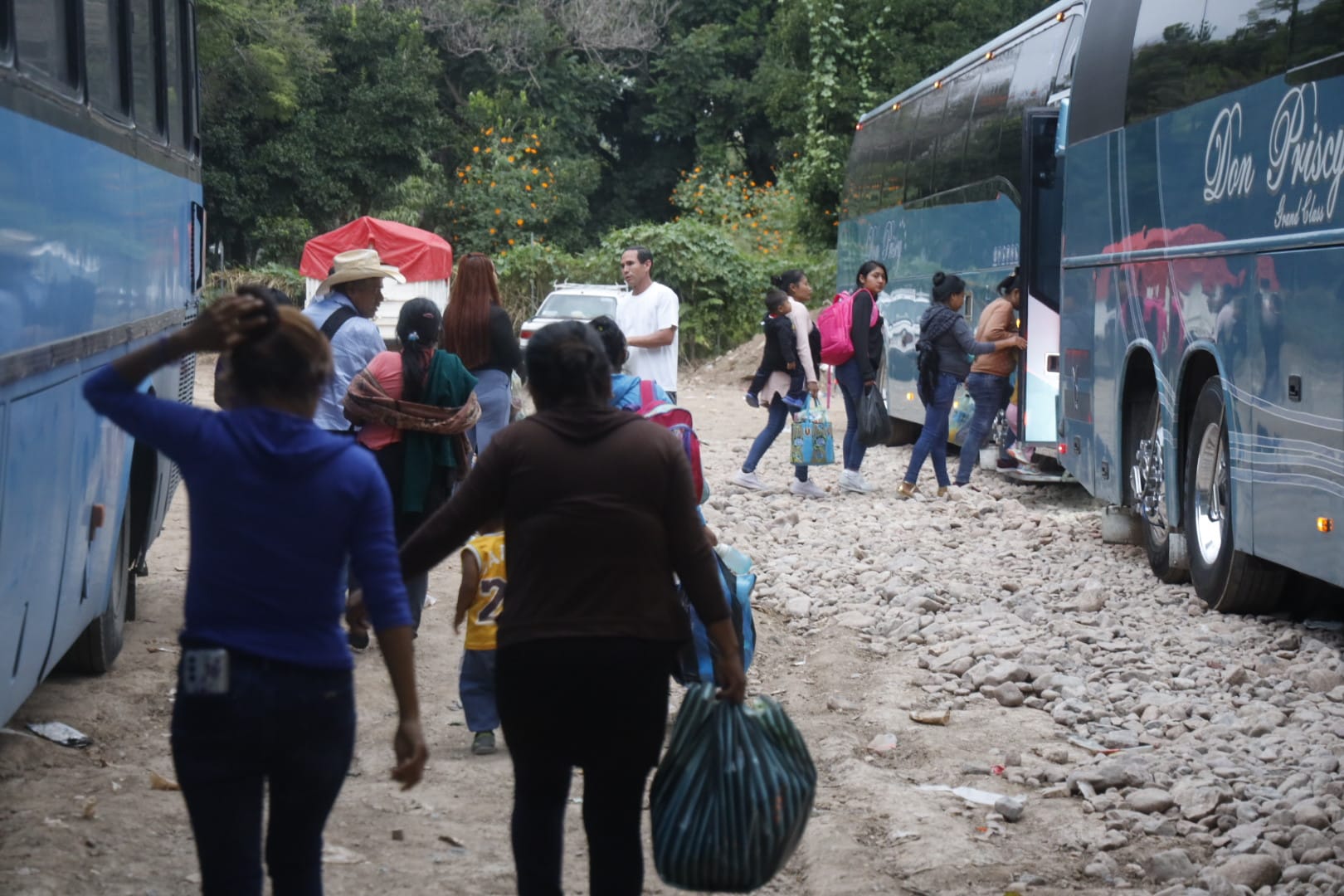 Tras el huracán John, familias jornaleras de la Montaña migraron en 5 autobuses a Sinaloa