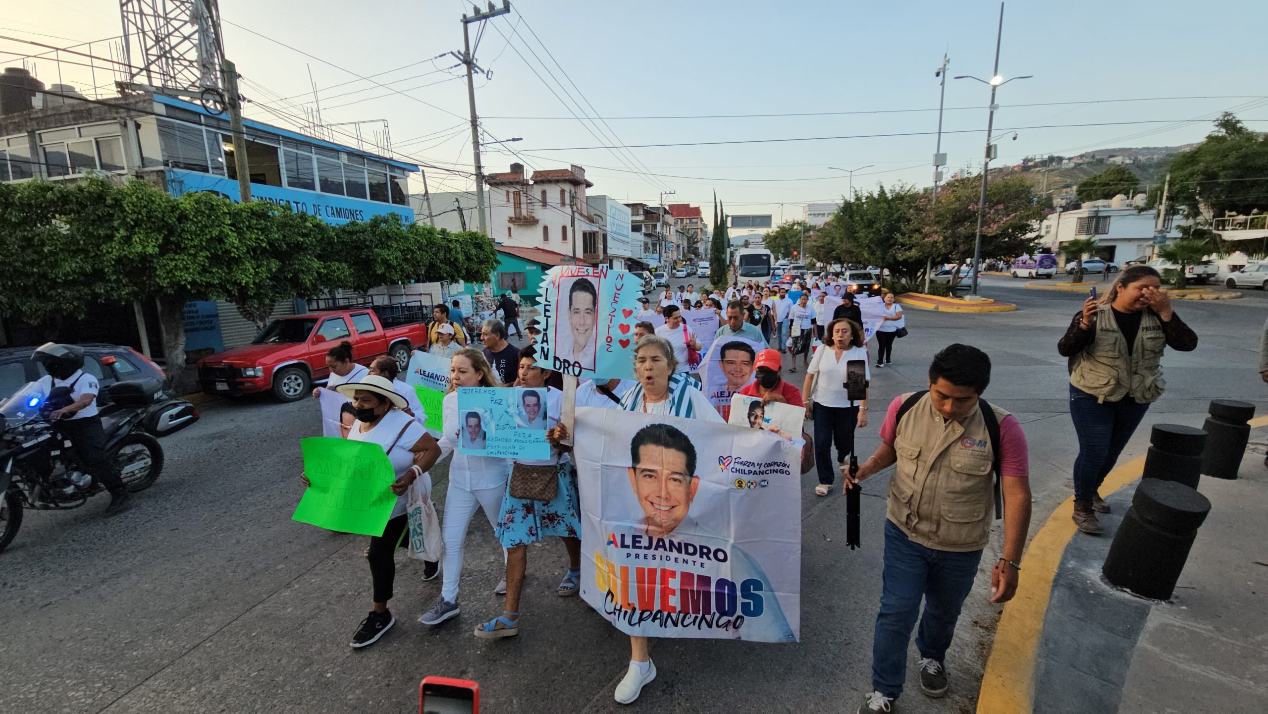 <strong>Marchan para exigir justicia por el asesinato de Alejandro Arcos</strong> «/></a>
                            </div>
                                                <h2 class=